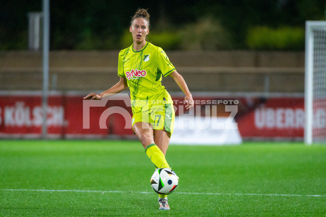 20240927_NSZ_7288 | Franziska Harsch (TSG Hoffenheim,No.17)DEU, Leverkusen, 27.09.2024 Fußball, Frauen, Google Pixel Frauen-Bundesliga, Saison 2024/2025, 4. Spieltag, Bayer 04 Leverkusen - TSG HoffenheimDIE DFB-RICHTLINIEN UNTERSAGEN JEGLICHE NUTZUNG VON FOTOS ALS SEQUENZBILDER UND/ODER VIDEOÄHNLICHE FOTOSTRECKEN - Realisiert mit Pictrs.com