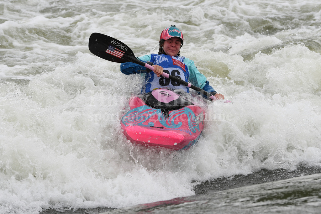 ICF CANOE FREESTYLE WORLD CUP 1 / PLATTLING | 2024 ICF CANOE FREESTYLE WORLD CUP 1 / PLATTLINGWomen's Kayak SurfaceAbby HOLCOMBE (United States) #86 - Realisiert mit Pictrs.com