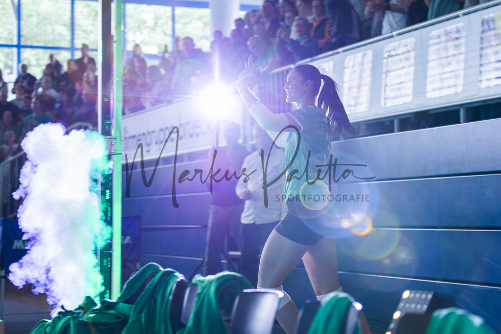 Volleyball, 1. Bundesliga Frauen, Hauptrunde, 1. Spieltag, Saison 2025/2026: USC Münster - SSC Palmberg Schwerin | 1. Bundesliga Frauen, Hauptrunde, 1. Spieltag, Saison 2025/2026, USC Münster empfängt SSC Palmberg Schwerin in der Sporthalle Berg Fidel in Münster. Foto: sportfotografie.ms | Markus Paletta - Realisiert mit Pictrs.com