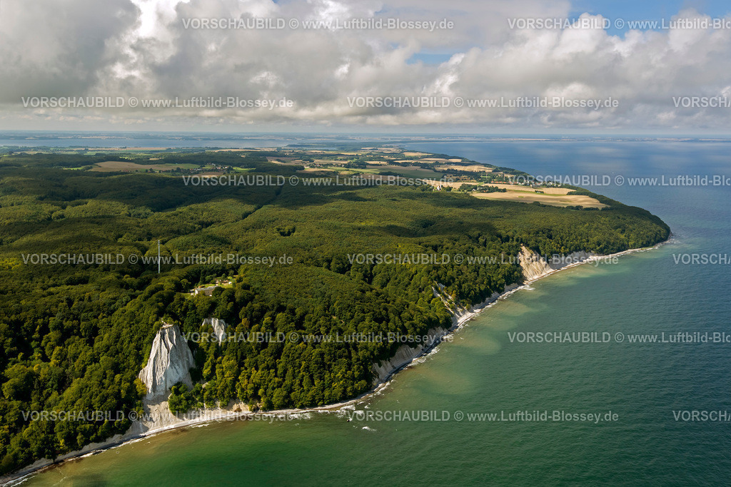Ruegen12083136JasmundKoenigsstuhl | Luftbild, Kreidefelsen, Nationalpark Jasmund, Grosse Stubbenkammer, Kleind Stubbenkammer, Königsstuhl, Aussichtsplattform,  Sassnitz, Insel Rügen, Mecklenburg-Vorpommern, Deutschland, Europa
