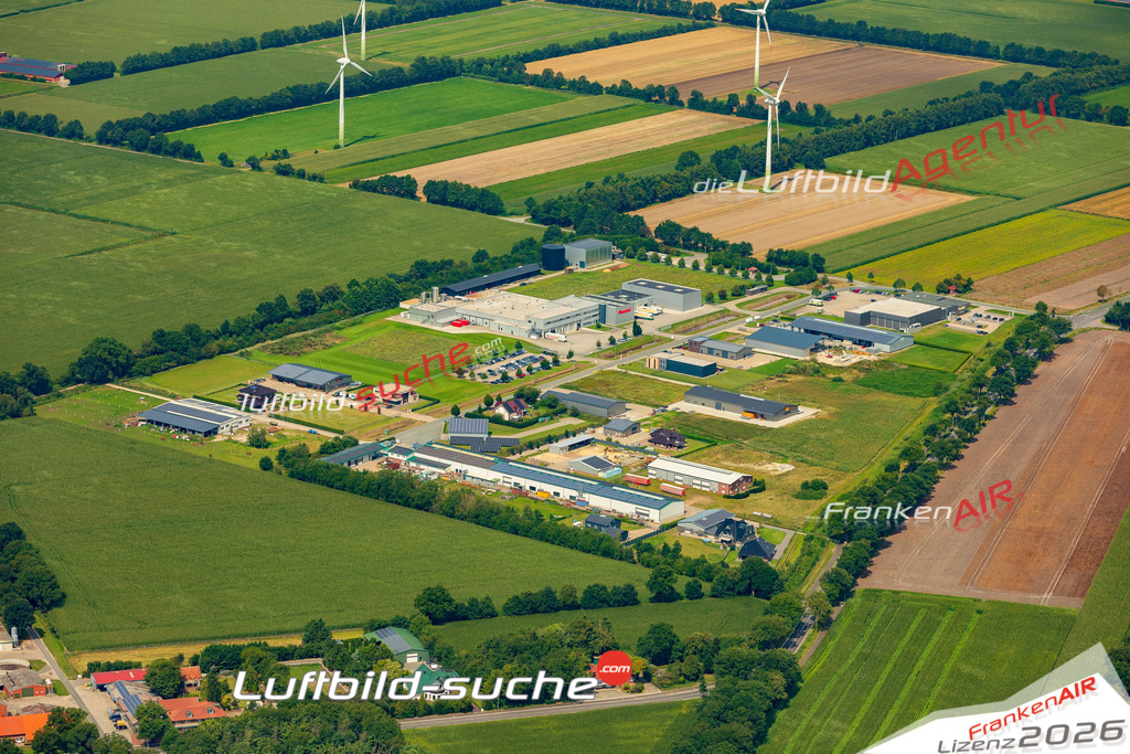 Schrägluftbild  Neulorup  Friesoythe - Das Luftbild wurde 2025 vom UL-Flugzeug heraus erstellt (ohne Drohne- keine Drohnenaufnahme ) - Hochauflösende Luftaufnahme -Nicht vergleichbar mit Google Maps oder Satelittenbilder- Die Geschenkidee !Mit Lizenz und Bildrechte bestellbar