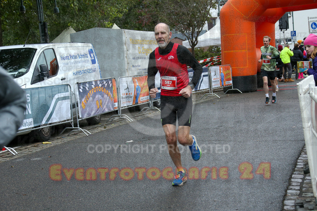 251130_1141_EX1_8307 | Sportfotografie im Rhein-Sieg Kreis, Köln, Bonn, NRW, Rheinland Pfalz, Hessen, etc. Unser Tätigkeitsfeld umfasst den Laufsport vom Volkslauf über den Marathon, Duathlon, Triathon bis zum Ultralauf wie Kölnpfad Ultra oder Schindertrail.