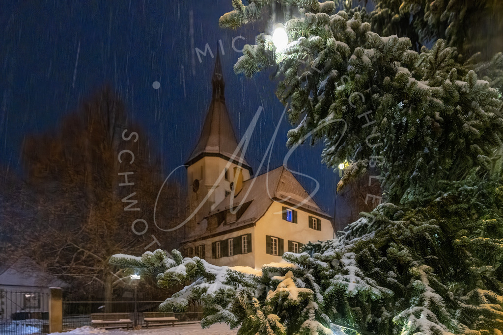 2022-12-14 Hemmingen Weihnachtsbaum Schnee - 023 | Schwotte Media - Realisiert mit Pictrs.com