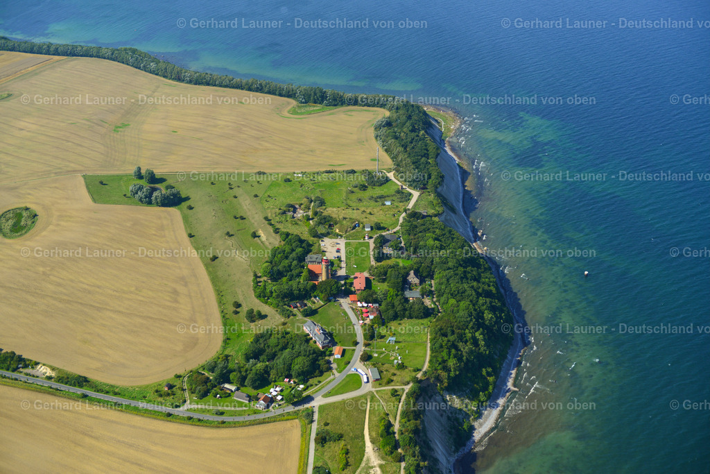 3637965 | PUTGARTEN 25.08.2016 Neuer Leuchtturm und Schinkelturm am Kap Arkona bei Putgarten auf der Insel Rügen im Bundesland Mecklenburg-Vorpommern, Deutschland. // Neuer Leuchtturm und Schinkelturm am Kap Arkona bei Putgarten auf der Insel Ruegen im Bundesland Mecklenburg-Vorpommern, Deutschland. Foto: Gerhard Launer