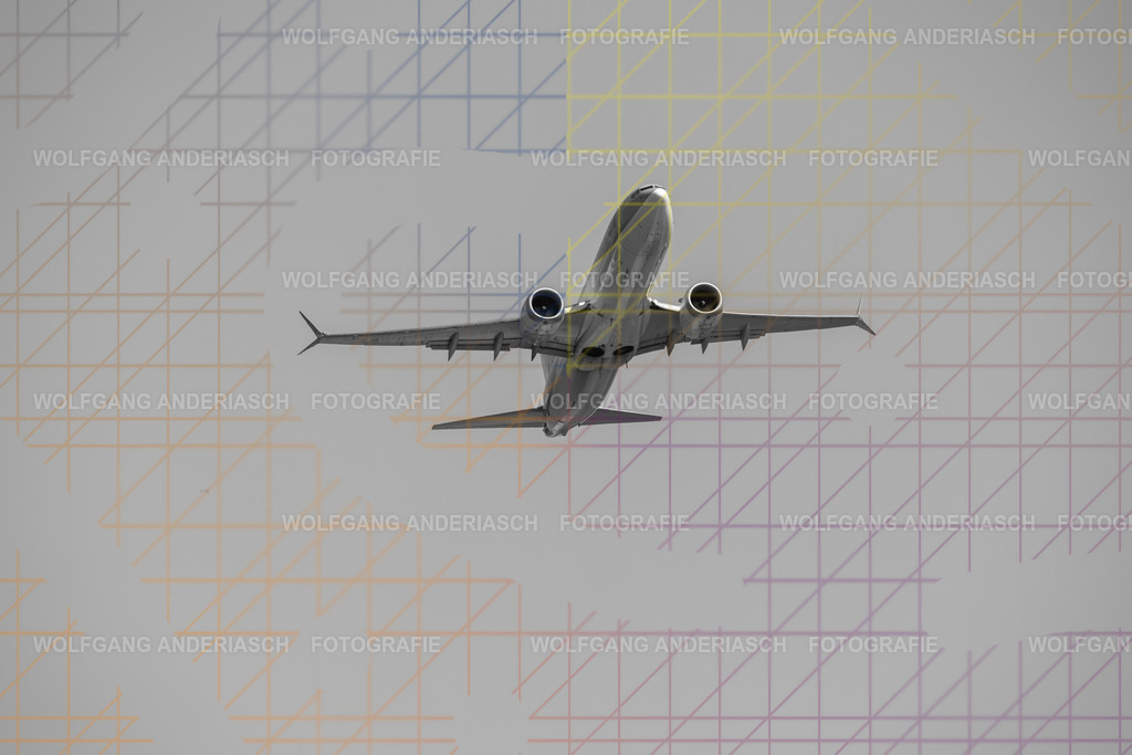 2025812-121020_FRA_18_R3C_0099 | Am Flughafen Frankfurt am Main treffen Dynamik und Präzision aufeinander: Startende und landende Flugzeuge verschiedenster Airlines, festgehalten in Farbe und Schwarz-Weiß. Von kraftvollen Silhouetten bis zur majestätischen Erscheinung der Königin der Lüfte – zeitlose Momente moderner Luftfahrt. - Realisiert mit Pictrs.com