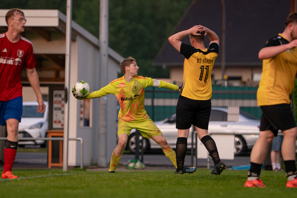 Fußball I Herren I Saison 2025-2026  I 2. Kreisklasse I 28. Spieltag I TV Dinklage III - BS Vörden II I 1708 | jns.sportfotos - Realisiert mit Pictrs.com