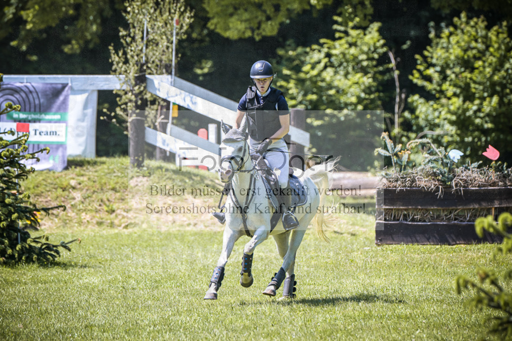 DOS_6160 | Entdecke hochwertige Reitturnierfotos von Foto Oger. Professionell, emotional und authentisch – jetzt Lieblingsmomente im Shop bestellen.Deutschlandweite Turnierfotografie. - Realisiert mit Pictrs.com