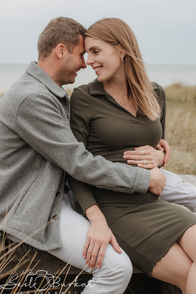 20250927-IMG_4260 | Authentische, natürliche und emotionale Fotoshootings auf der Nordseeinsel Föhr. Als Fotografin halte ich deine schönsten Momente in einzigartigen Neugeborenen-, Familien-, Paar- und Einzelshootings fest. Jetzt einen Termin vereinbaren!