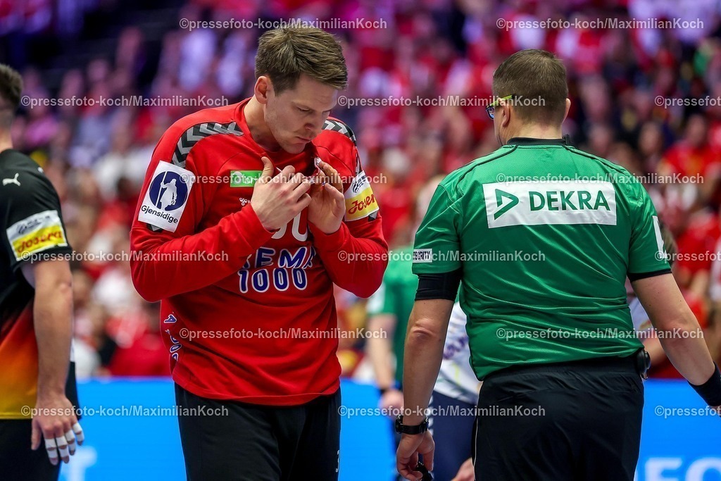 EHF24012603037 | 24.01.2026, Handball, Men's EHF EURO 2026, Deutschland - Norwegen, Jyske Bank Boxen in Herning, Dänemark, Main Round:  Torbjorn Sittrup Bergerud (Norway #30) mit Schmerzen nach Ball am Kopf