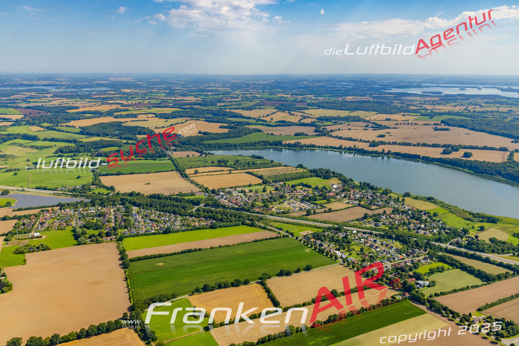 Bild der Stadt Stolpe - Die Luftaufnahme wurde 2025 vom UL-Flugzeug heraus erstellt ( keine Drohne ) - Hochauflösende Luftaufnahme - für professionelle Ausdrucke geeignet. Die Geschenkidee !Hier alle&nbsp;Infos zur Lizenzierung der LuftaufnahmeWir fliegen auch dieses Jahr wieder in Ihre Region um Luftbilder zu erstellen.- Luftbild anfragen