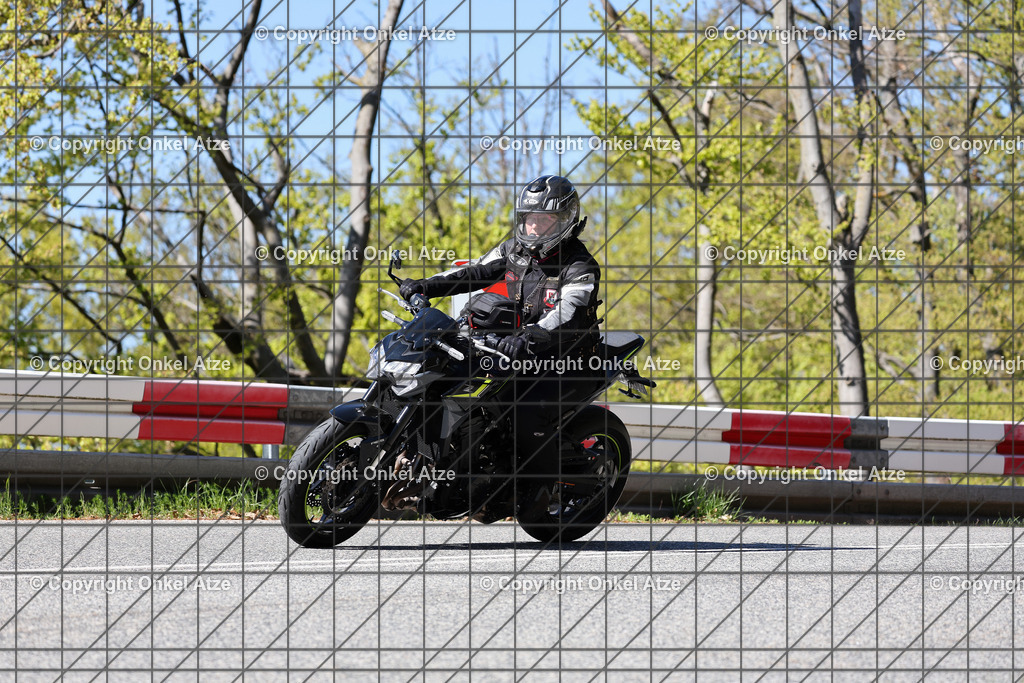 IMG_8088 | Fotograf am Kyffhäuser. Onkel Atze. Kyffhäuser Rennstrecke. Café36. Motorsportfotografie. - Realisiert mit Pictrs.com