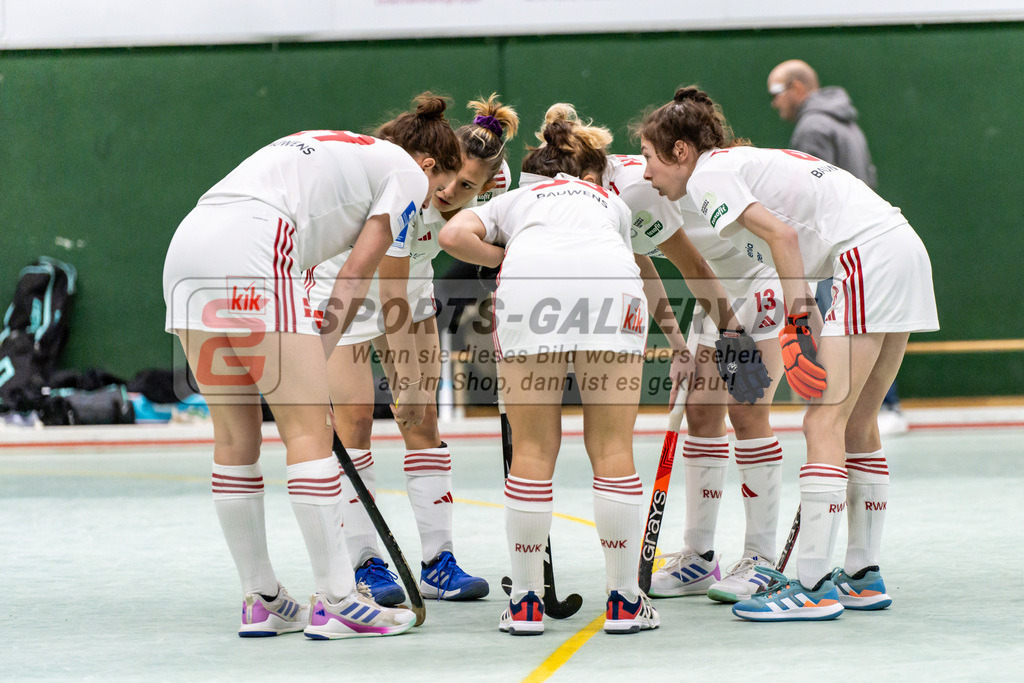 SFE_20250112_0047 | Köln, Deutschland, 12.01.2025:  ßHockey 1. Bundesliga Damen Rot-Weiss Köln - Schwarz-Weiß Köln im KTHC Stadion Rot-Weiss Köln Tennis and Hockey Club am 12.01.2025 in Köln, Deutschland. (Foto von Stephan Fehrmann)Köln, Germany, 12.01.2025: ßHockey 1. Bundesliga Damen Rot-Weiss Köln - Schwarz-Weiß Köln in KTHC Stadion Rot-Weiss Köln Tennis and Hockey Club at 12.01.2025 in Köln, Deutschland. (Foto from Stephan Fehrmann)