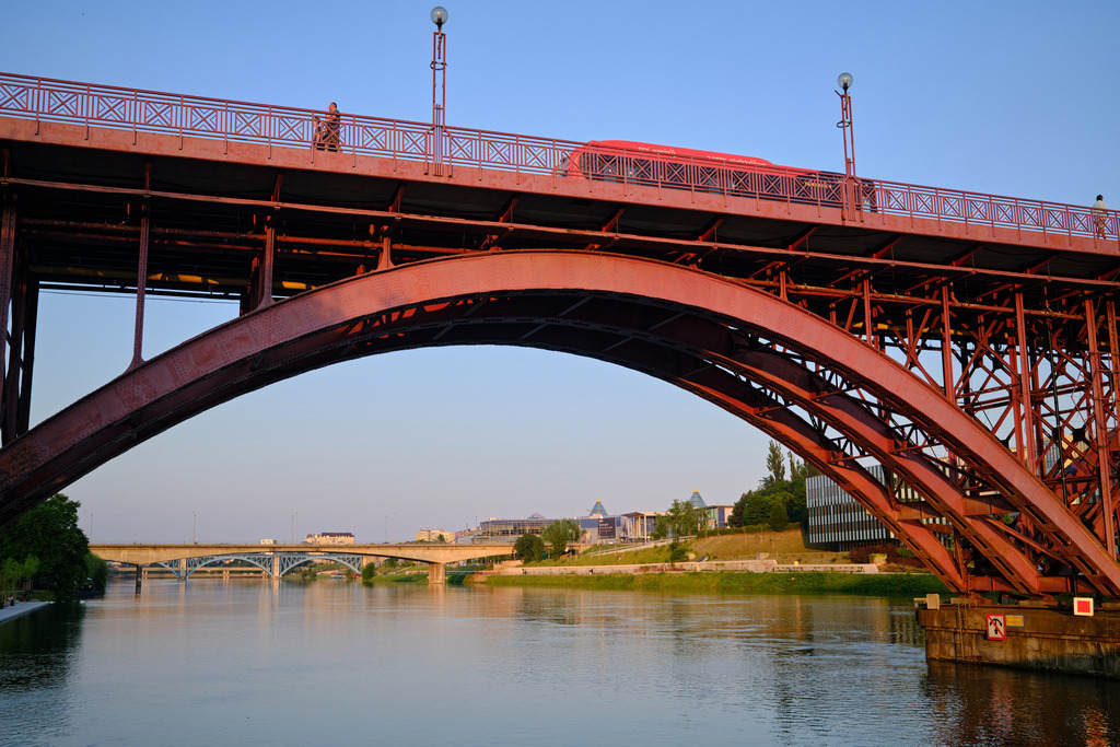 Stari Most über die Drau | Maribor, Slowenien - June 19, 2025: Stari Most über die Drau. - Realisiert mit Pictrs.com