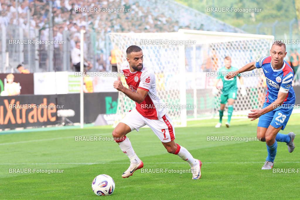 Rot-Weiss Essen - Hansa Rostock | Essen, Deutschland, 20.09.2025 Ramien Safi  (Rot-Weiss Essen) Einzelaktionwährend des 3.Liga Spiels zwischen  Rot-Weiss Essen und Hansa Rostock am 20.09.2025 im Stadion an der Hafenstraße in Essen. (Foto von Timo Bluhmki-Schmidt/Brauer Fotoagentur