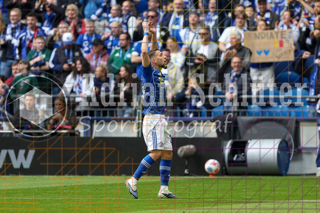 19.04.2026, GER, Fussball, Herren, 2. BL, Saison 2025/2026, FC Schalke 04 - Preußen Münster | Adli Aouchiche (S04) jubelt nach dem Treffer zum 3:0