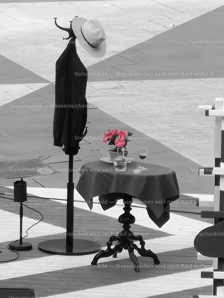 performance-sergltorg-stockholm | online Fotogalerie mit schwarz-weiß Fotografien und Shop für zeitlose  Poster und Leinwände in stilvollem schwarz weiß  - Realisiert mit Pictrs.com