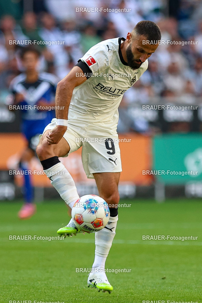 Borussia Mönchengladbach vs Hamburger SV - Bundesliga  | Mönchengladbach, Deutschland, 24.08.25:   Franck Honorat (Borussia Mönchengladbach) in Aktion am Ball, Einzelaktion waehrend des Spiels der Bundesliga zwischen Borussia Mönchengladbach vs Hamburger SV im Stadion im Borussia Park(Foto von Brauer-Fotoagentur / Adrian Schlueter)