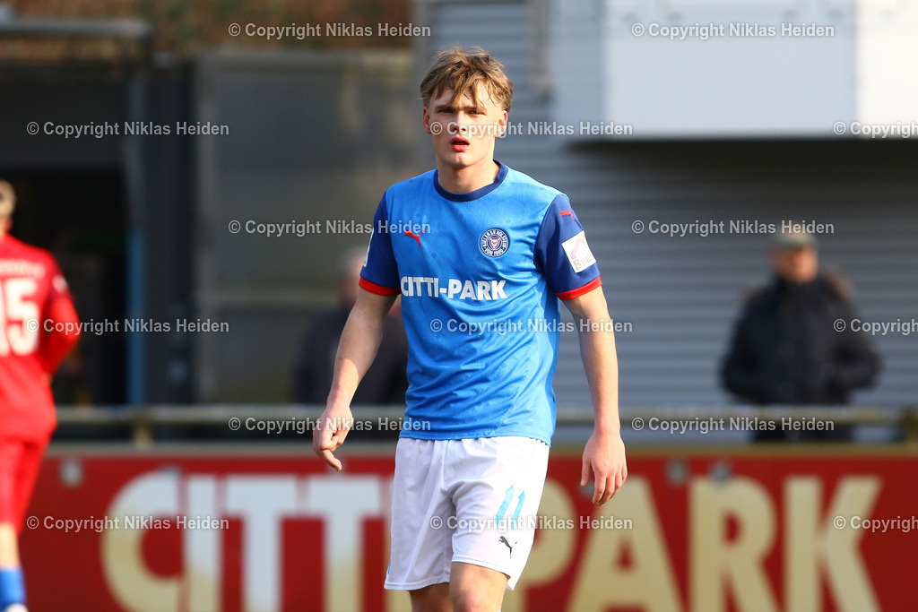 NH_HolsteinKielU19_BlumenthalerSVU19_U19DFBNachwuchsliga_08022025 | #11 Kevin Kortum (Holstein Kiel U19)Fußball I Junioren I U19 DFB-Nachwuchsliga I Saison 2024-2025 I Hauptrunde Liga B, Gruppa A, 2. Spieltag I Holstein Kiel U19 - Blumenthaler SV U19 I 08.02.2025 I Citti-Fußballpark
