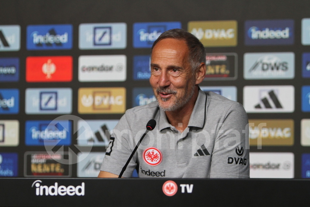 Eintracht Frankfurt Trainer Adi Hütter | Online-Shop | monipfaff.de - Realisiert mit Pictrs.com