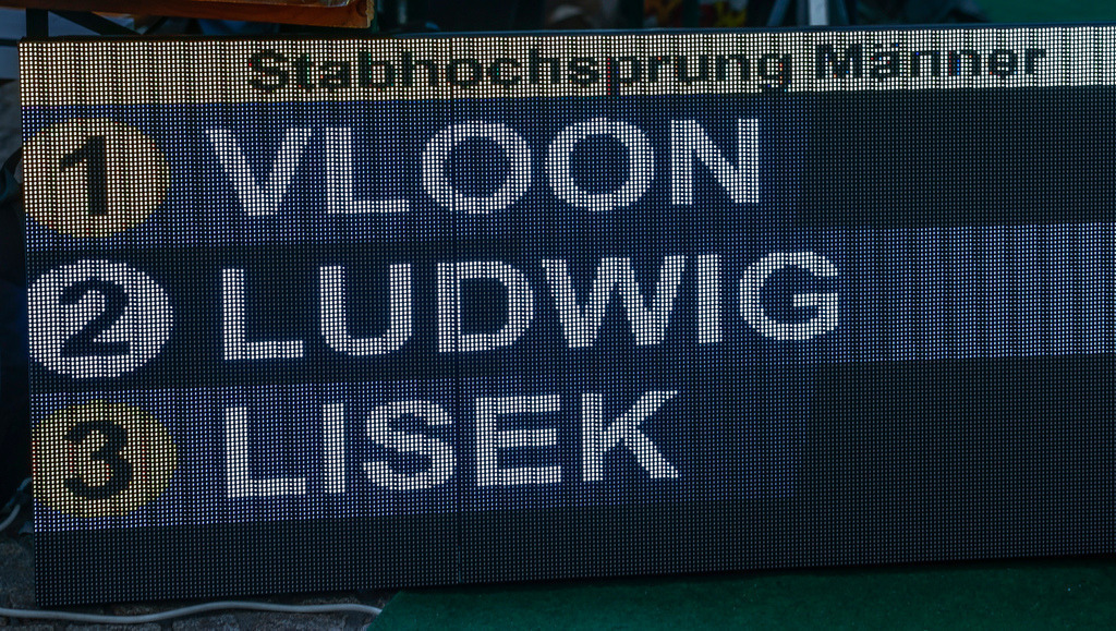 top-top.de 240913-216 | Foto, Video, Fotografie, Videografie, Fotobox, DJ, Discjockey, Musik, Musikbox, Veranstaltung, Photobooth, Amazon, Ebay, Buchtipp, Bestseller, Autor, Verlag, Buch, Wesel, Hamminkeln, NRW, Dinslaken, Rees, Drohne, Hochzeit, Party, Fotobox, Wesel, Fotograf