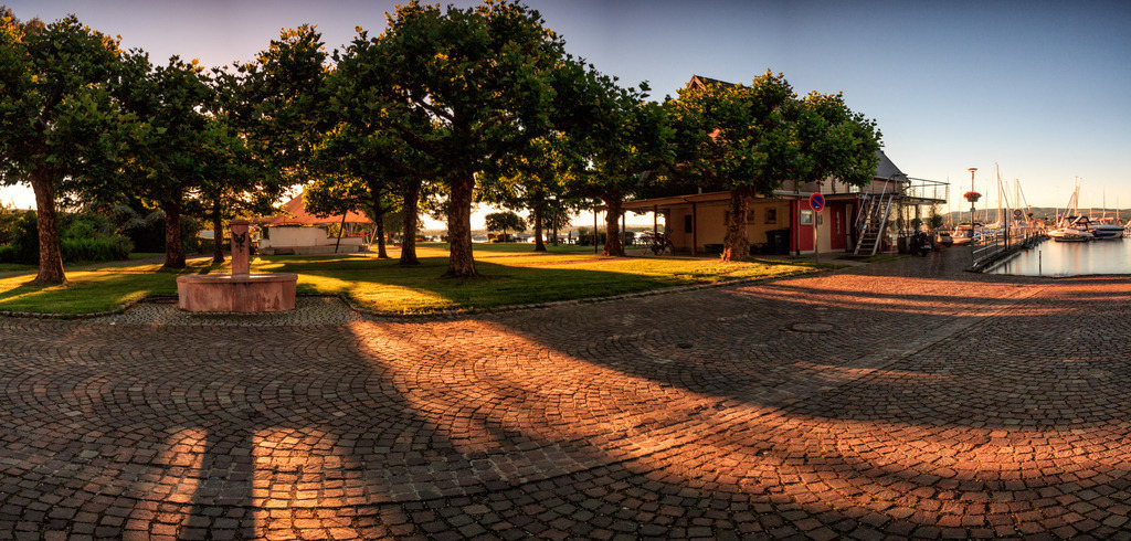 iznang 021-Pano-Bearbeitet | Rothenburg ob der Tauber. Nur hier gibt es Exklusive und passend zur Jahreszeit Ihr Wandbild, T-Shirt, Tasse und alles was das Rothenburg Herz begehrt. - Realisiert mit Pictrs.com