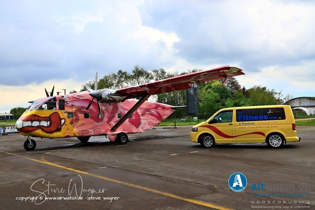Flying Shoebox - Short S.C.7 Skyvan auf dem Flugplatz Husum-Schwesing | Das Unternehmen betreibt eine Flotte aus drei Short Skyvan-Flugzeugen und zwei Cessnas, die primär für den SPO-Betrieb (Sportfliegen) genutzt werden. 