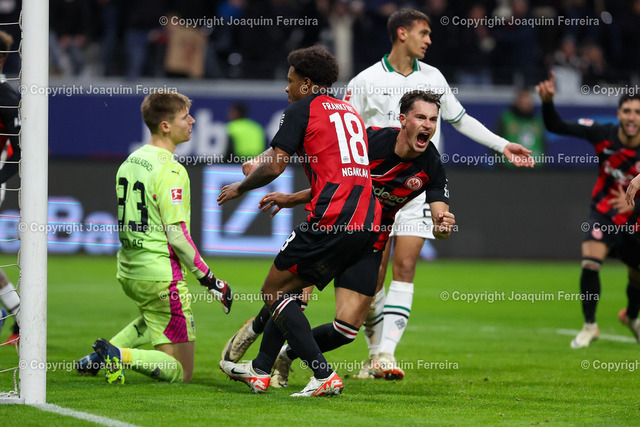 2023.12.20_sge_3576 | 20.12.2023 Fussball 1.Bundesliga 16.Spieltag Eintracht Frankfurt - Borussia Mönchengladbach v.l.,Torwart Moritz Nicolas (Borussia Moenchengladbach), Jessic Ngankam (Eintracht Frankfurt), Robin Koch (Eintracht Frankfurt), Torjubel, Goal celebration, celebrate the goal 
 - Realisiert mit Pictrs.com