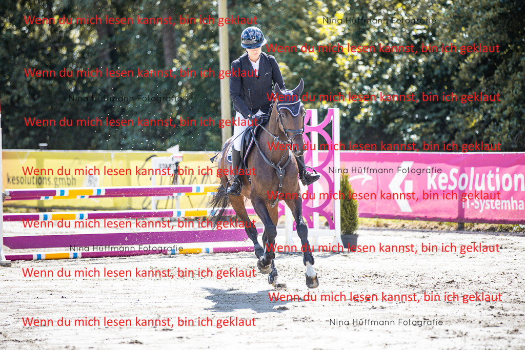 BK1A5121 | Turnierbilder Turnierfotos Nina Hüffmann Turnierfotografie Pferdefotografie Tierzeichnung Haustierzeichnung Pferdezeichnung Hundezeichnung Videograf  - Realisiert mit Pictrs.com