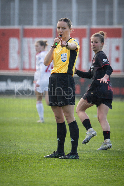 Frauen Fußball-Bundesliga; Bayer 04 Leverkusen - 1. FC Nürnberg, 31.01.2026 | Fabienne Michel (Gau-Odernheim); Bayer 04 Leverkusen - 1. FC Nürnberg an Spieltag 16 der Google Pixel Frauen-Bundesliga am 31.01.2026 im Ulrich-Haberland-Stadion in Leverkusen (Nordrhein-Westfalen). DFL REGULATIONS PROHIBIT ANY USE OF PHOTOGRAPHS AS IMAGE SEQUENCES AND/OR QUASI-VIDEO.