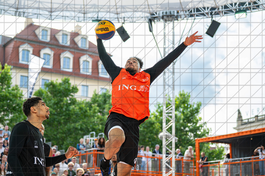 DIE FINALS 2025 | Dt. Meisterschaft 3x3   | 1/2 Finale Männer / Skyliners (orange) vs. Der Stamm (black) //  02.08.25: DIE FINALS 2025 | Dt. Meisterschaft 3x3   / Dresden / Deutschland  //   CREDIT:www.bullenfotos.de, Martin König, Hörner Weg 40, D-49078 Osnabrück, +4917663732967 // Nutzung und Weitergabe nur zu den vereinbarten Zwecken. Presseanfragen an Ersteller. Alle Rechte beim Ersteller. Honorierung nach MFM. - Realisiert mit Pictrs.com