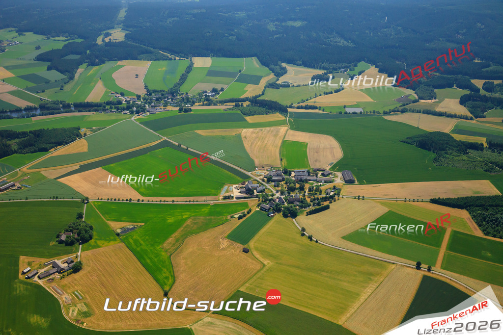 Die Luftaufnahme Albertsreuth - Weissdorf wurde vom UL-Flugzeug (keine Drohne) aus fotografiert.Hohe Druck- Auflösung-die Geschenkidee!