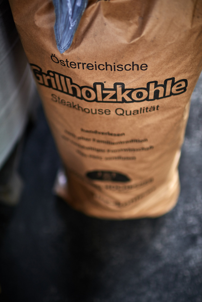 Waldköhlerei Hochecker | Michelbach, Austria - May 08, 2019: Waldköhlerei Hochecker, die 2011 in das Nationale Verzeichnis des immateriellen Kulturerbes der UNESCO aufgenommen wurde, produziert noch echte Holzkohle; ein Sack voll Grillholzkohle. - Realisiert mit Pictrs.com