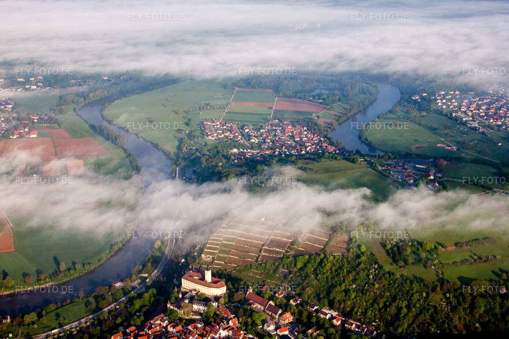 Luftbild: Schloss Horneck im Morgennebel im Ortsteil Michaelsberg in Gundelsheim im Bundesland Baden-Württemberg in Deutschland. Foto: IMG_56998.jpg vom 08.05.2013 durch Werner Riehm/FLY-FOTO.de