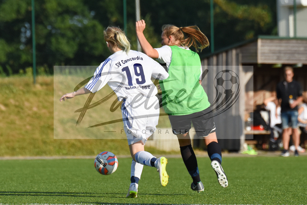 20180811_BORBEL_0001 | Fußball, Frauen:   beim Spiel der 1. Kreisklasse zwischen SG Borgloh/Kloster Oesede vs. SVC Belm-Powe am 11.08.2018 auf dem Kunstrasenplatz Borgloh in Borgloh, Deutschland.(Foto von Nico Paetzel) - Realisiert mit Pictrs.com