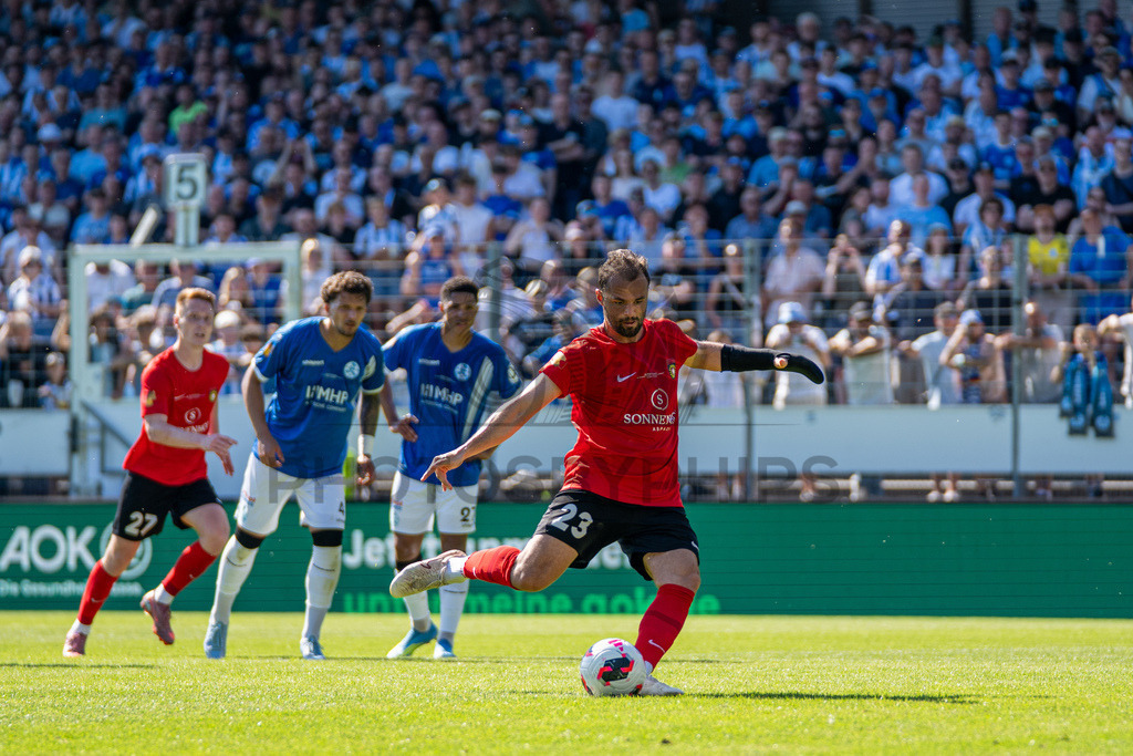 Stuttgarter Kickers vs. SG Sonnenhof Großaspach, Fussball, WFV-Pokal, Finale, 23.05.2026 | Fabian Eisele (SG Sonnenhof Großaspach, #23) tritt zum Elfmeter an und verwandelt ihn zum 0:2,Stuttgarter Kickers vs. SG Sonnenhof Großaspach, Fussball, WFV-Pokal, Finale, 23.05.2026