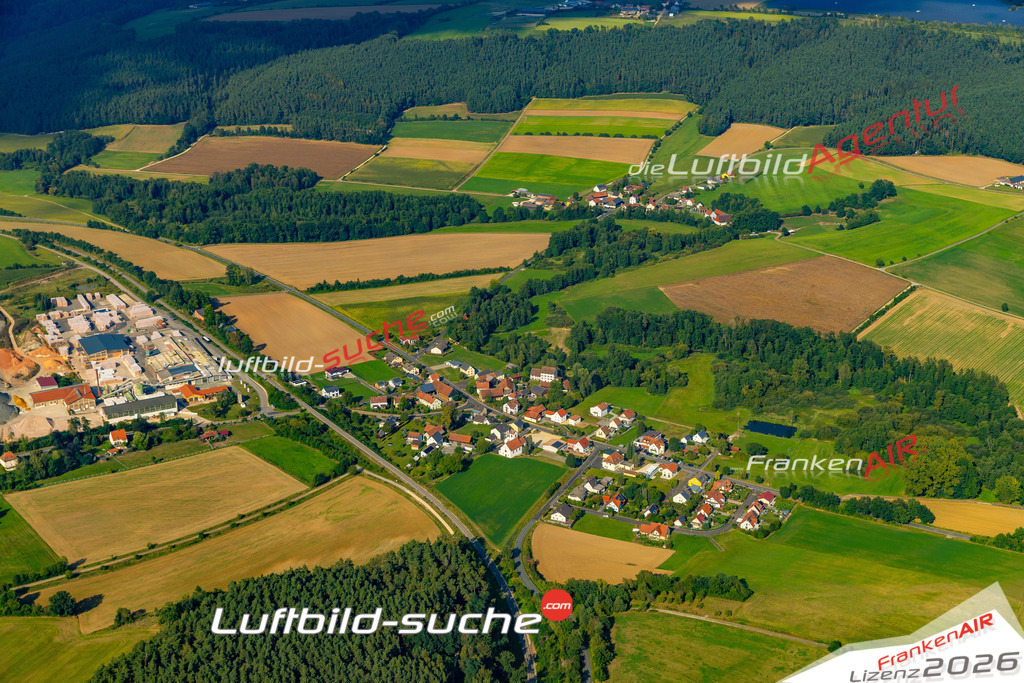 Das Luftbild zeigt : Schönlind Vilseck - Die Luftaufnahme wurde 2024 vom UL-Flugzeug aus erstellt ( keine Drohne ) - Hochauflösende Luftaufnahme - Für grossformatige Ausdrucke geeignet. Die Geschenkidee !Mit Lizenz und Bildrechte bestellbar