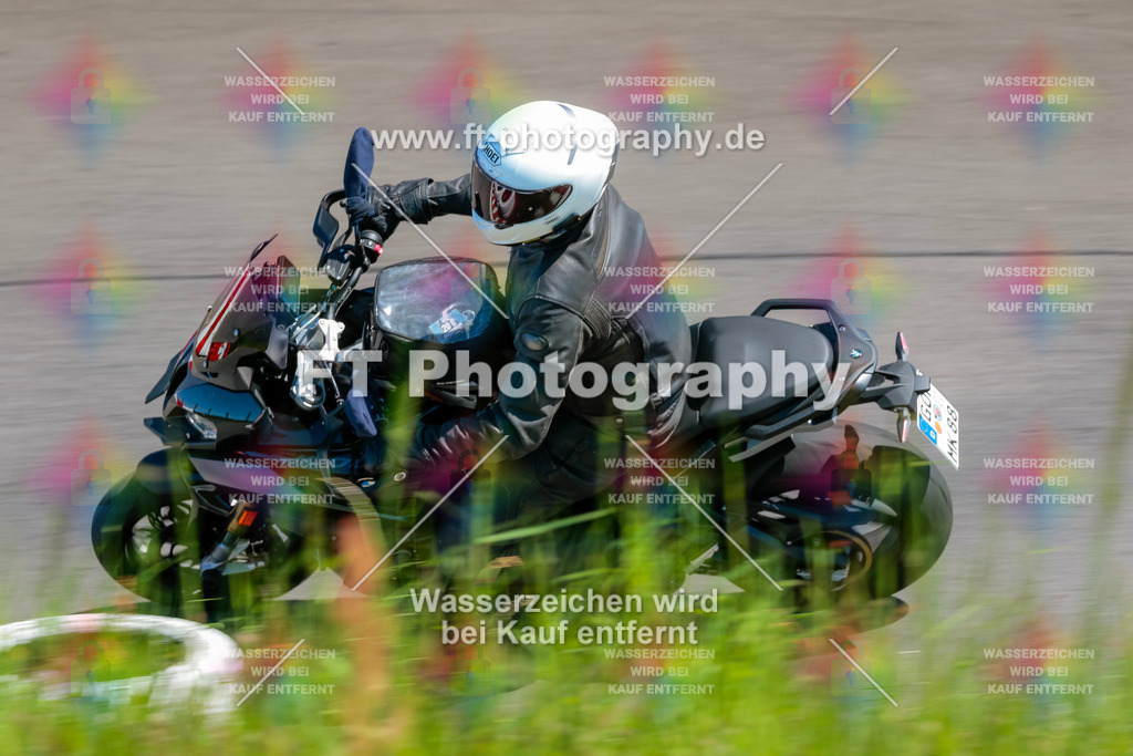 Moto-TeamOBK-22193 | Hier findet Ihr Bilder von Touristenfahrten auf der Nürburgring Nordschleife oder von anderen Veranstaltungen die ich besucht habe. Viel Spass beim Durch Schauen 