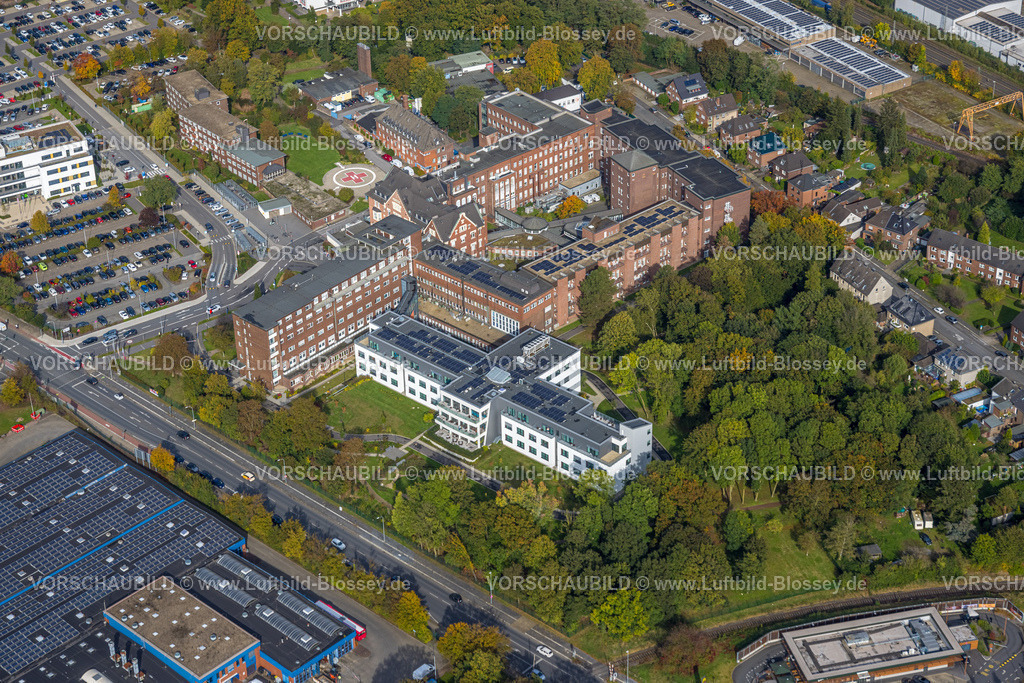 Moers241012818 | Luftbild, Stiftung Krankenhaus Bethanien Klinik Moers, Parkplätze, Moers, Moers, Ruhrgebiet, Nordrhein-Westfalen, Deutschland
