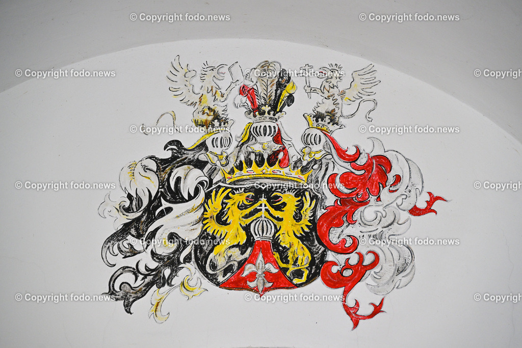 Schloss Schluesslberg_ Spiegelfeld_ 14.08.2023-12 | 14.08.2023, Schluesselberg, AUT, Schloss Schluesselberg, Spiegelfeld, im Bild Wappen im Inneren des Schlosstrakt