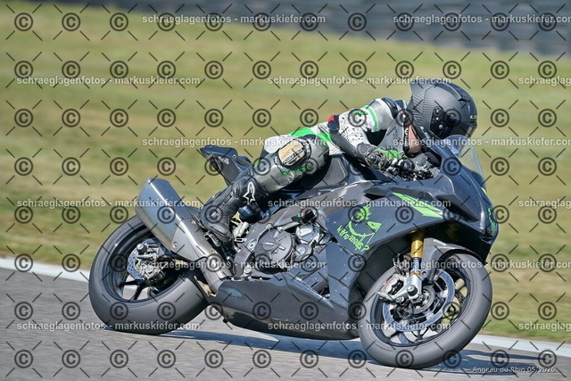 26BT02-0690 | markuskiefer.com - Realisiert mit Pictrs.com
