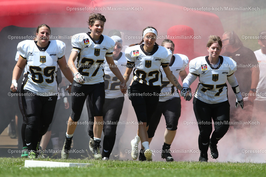 SolingenAF28052301006 | ielfeld28.05.2023, Frauen Länderspiel American Football, Solingen, Jahnkampfbahn Walder Stadion, Europameisterschaft Länderspielserie, Nationalmannschaft Deutschland (GER) - Großbritanien (GB): Die deutsche 