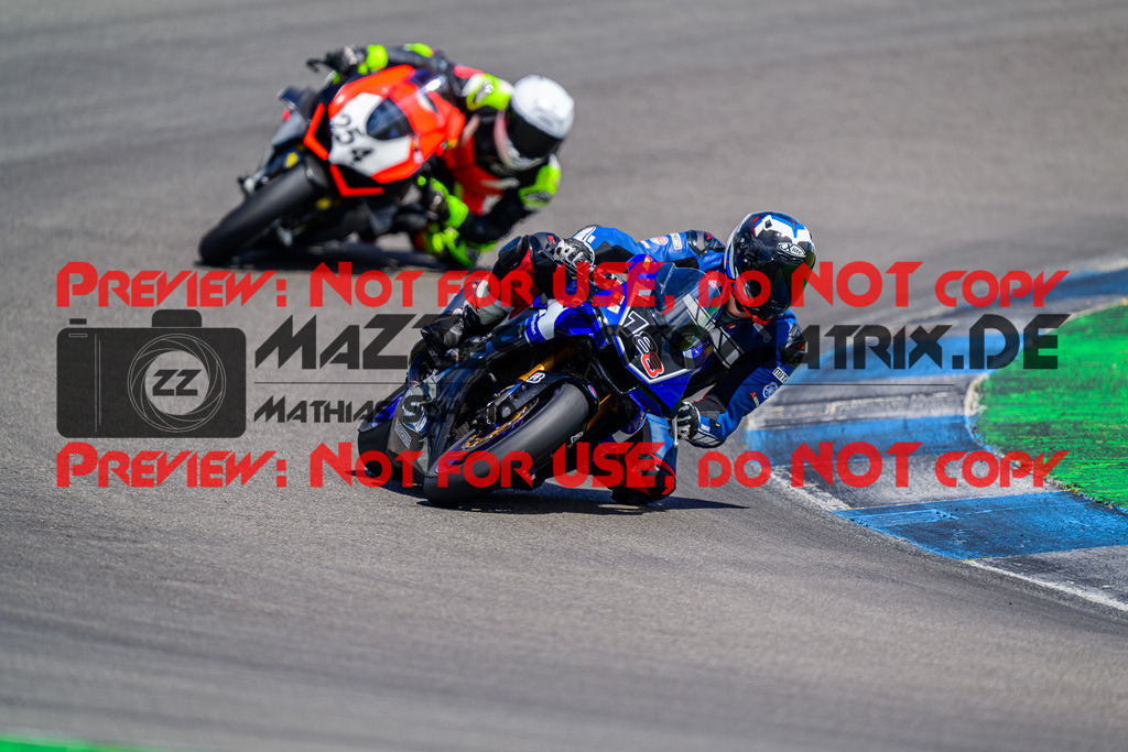 MaZZes_FotoMatrix_240615_1342 | WEISS