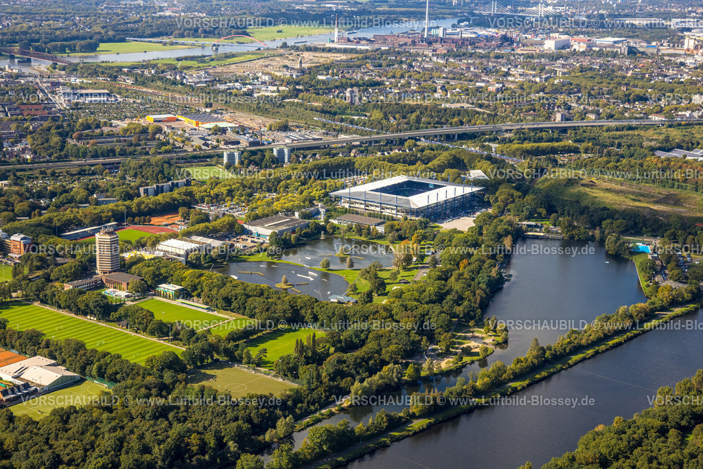 Duisburg241003221 | Luftbild, Sportpark Duisburg mit Fußballstadion Schauinsland-Reisen-Arena, auch MSV Duisburg Arena oder Wedaustadion, Margaretensee und Sportschule Wedau, dahinter die Autobahn A59, hinten der Fluss Rhein und Rheinpark, Neudorf, Duisburg, Ruhrgebiet, Nordrhein-Westfalen, Deutschland