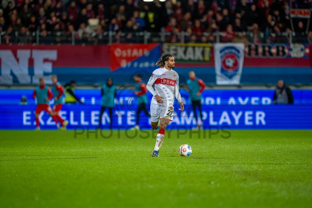 1. FC Heidenheim vs. VfB Stuttgart, Fussball, 1. Bundesliga, 23. Spieltag, Saison 2025/2026, 22.02.2026 | Lorenz Assignon (VfB Stuttgart, #22),1. FC Heidenheim vs. VfB Stuttgart, Fussball, 1. Bundesliga, 23. Spieltag, Saison 2025/2026, 22.02.2026Foto: photosbyphips/Philip Ziegler