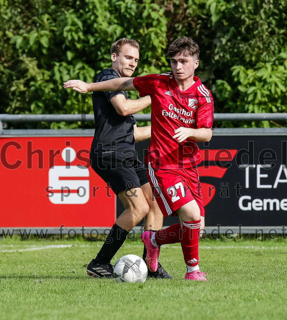 2023-09-17_034_DJK_Ottenhofen_gegen_FC_Finsing_II | Ottenhofen, Deutschland, 17.09.2023:
Fußball, Kreisklasse 2023 / 2024, 7. Spieltag, DJK Ottenhofen gegen FC Finsing II, Endergebnis: 3:0

Markus Morawietz (DJK Ottenhofen, #10), Luca Kleiner (FC Finsing, #27)

Foto: Christian Riedel / fotografie-riedel.net