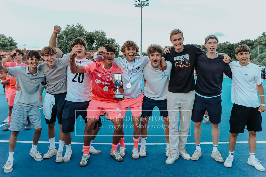 EM_MU18_F_GER-BEL_Lille_bearbeitet_Pokalbilder (50 von 137) | lanaschraderfotografie - Realisiert mit Pictrs.com