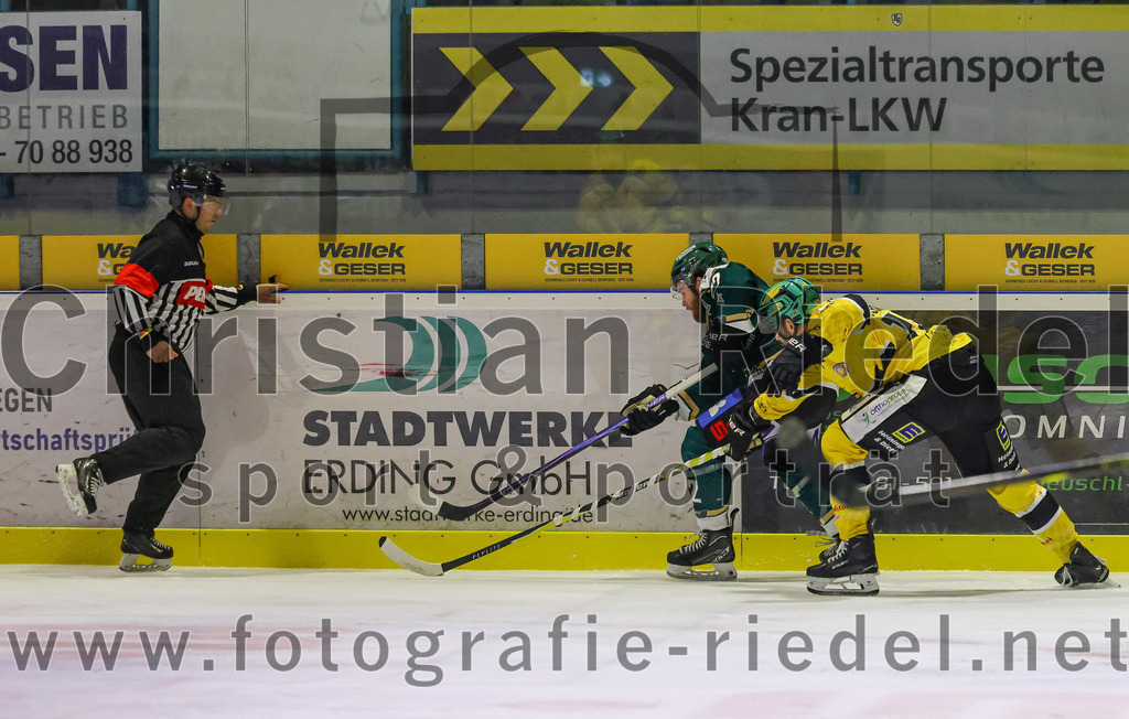 2025-12-19_039_TSV_Erding_gegen_Toelzer_Loewen | Erding, Deutschland, 19.12.2025:Eishockey, Oberliga Süd 2025 / 2026, 27. Spieltag, TSV Erding gegen Tölzer Löwen, Endergebnis: 2:5Grady Hobbs (Erding Gladiators, #22)Foto: Christian Riedel / fotografie-riedel.net