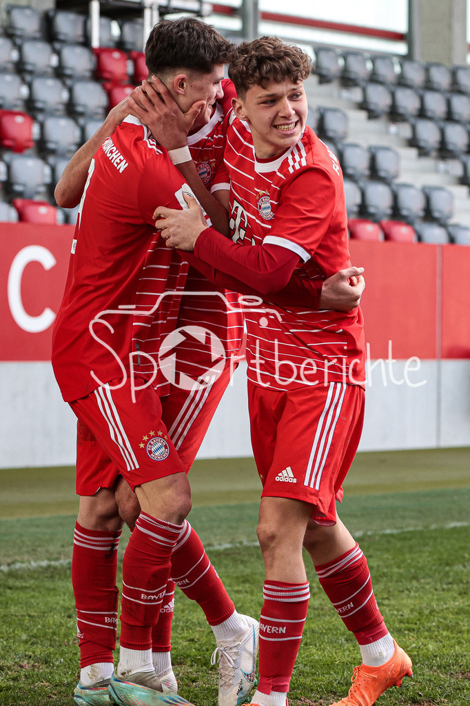 FC Bayern Muenchen U19 - FC Augsburg U19 | Jubel der Bayern nach dem Treffer zu 2-0 durch Luka KLANAC (FCB #9)