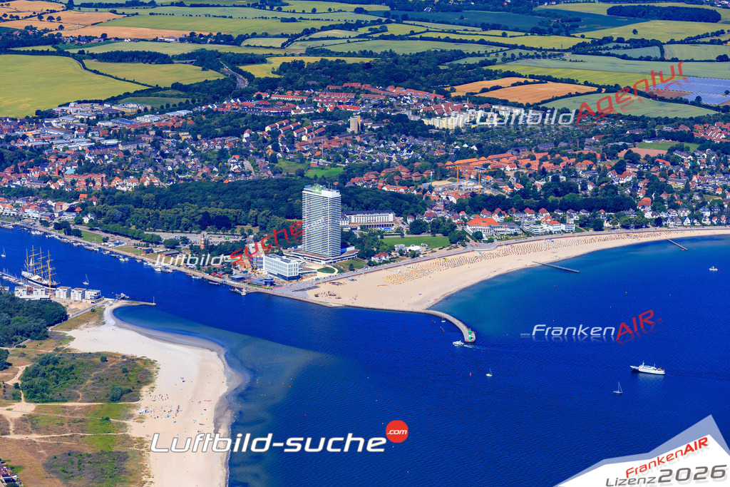 Das Luftbild der Stadt Travemünde wurde 2018 vom Flugzeug heraus erstellt (keine Drohne) Aufnahmehöhe ca.400 Meter- hohe Auflösung für beste Druck-Qualität