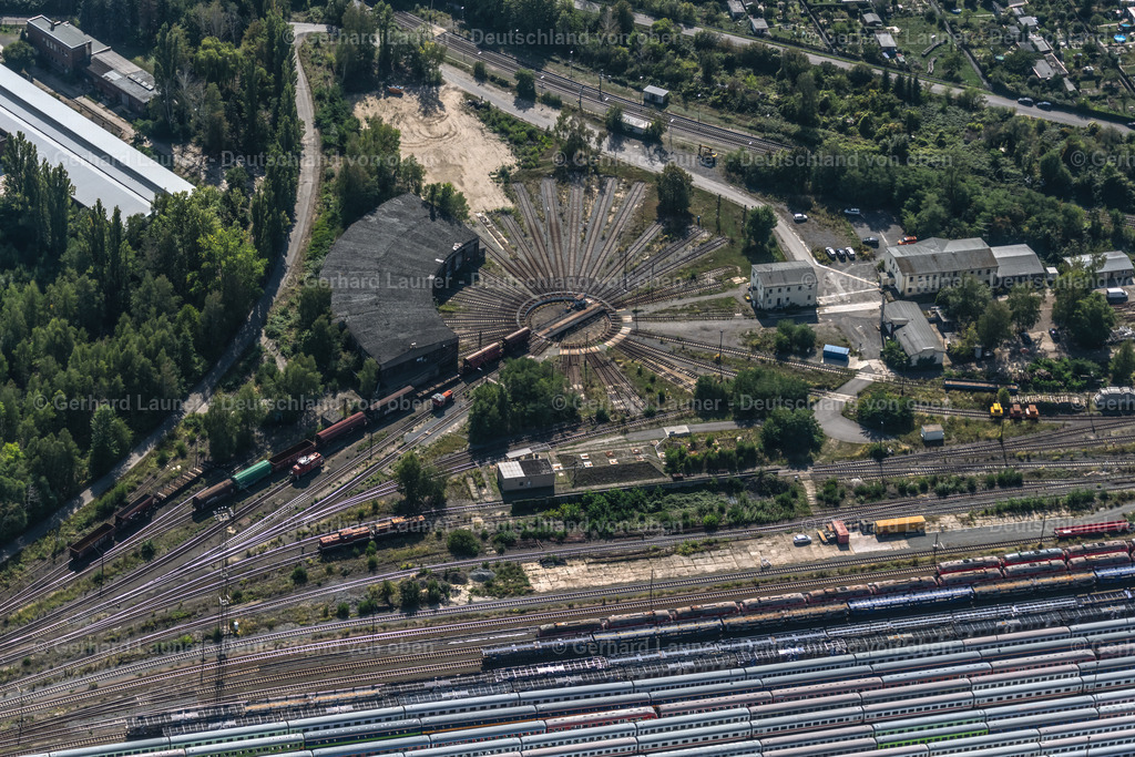 4041723 | LEIPZIG 15.09.2020 Bahnbetriebswerk und Ausbesserungswerk, Wartung und Instandhaltung von Zügen und Waggons des Güterverkehrs im Stadtteil Engelsdorf in Leipzig im Bundesland Sachsen. // Repair shop, maintenance and repair of trains and wagons of the freight in the Engelsdorf district of Leipzig in Saxony. Foto: Gerhard Launer